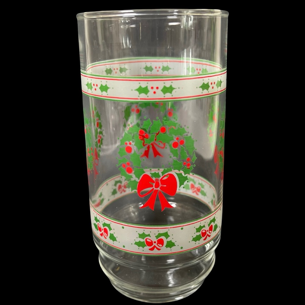Vintage Indiana Victorian Christmas Holly Wreath Tumbler Glass Holiday Drinkware